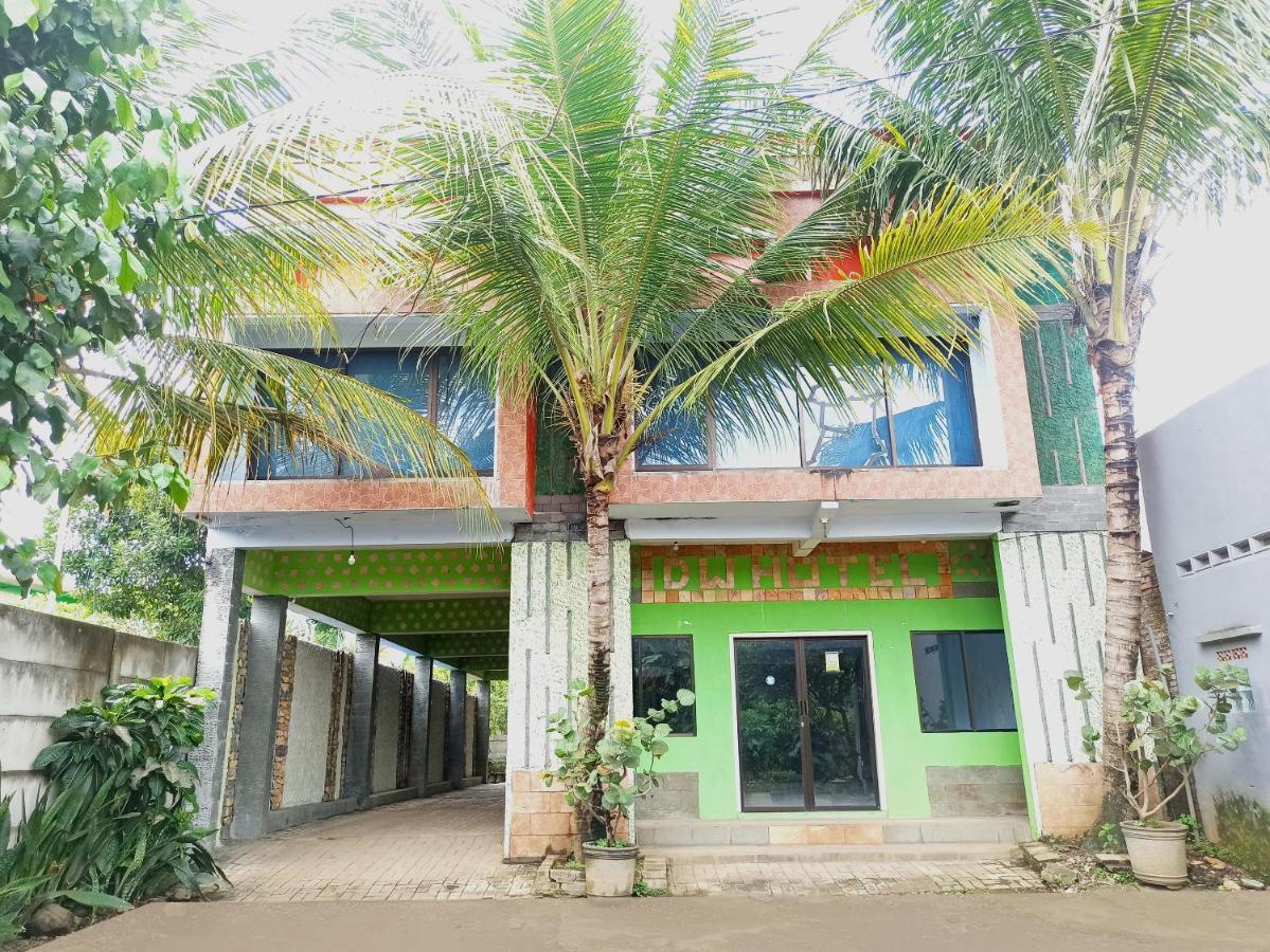 Oyo 90093 Dw Hotel Malang Exterior photo